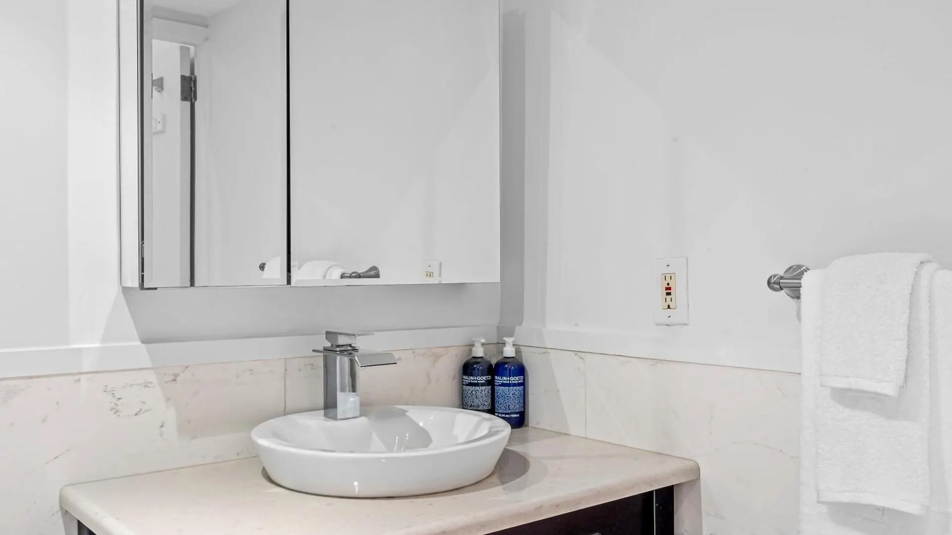 Barrow By Rove Travel 1Br Loft With Shared Roof Lejlighed New York 0*,  USA